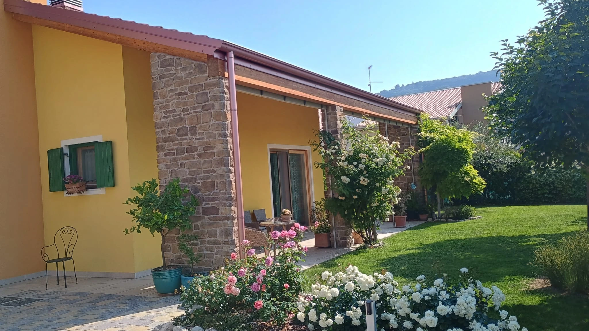 La façade du Valpolicella B&amp;B à Fumane, construit selon des techniques de construction écologiques.